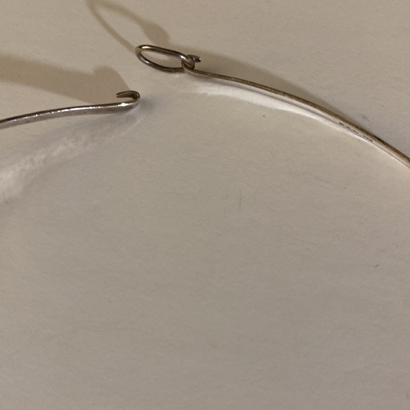 Sarda Sterling V neck choker - Picture 6 of 7